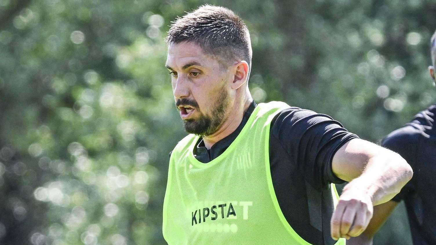 但他已被多 但他已被多