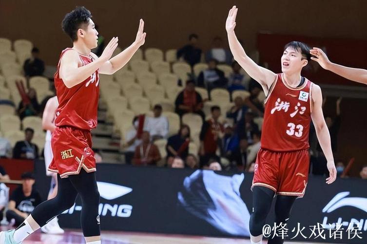 广东3人被罚下不敌江苏 林崴22+7同曦胜四川