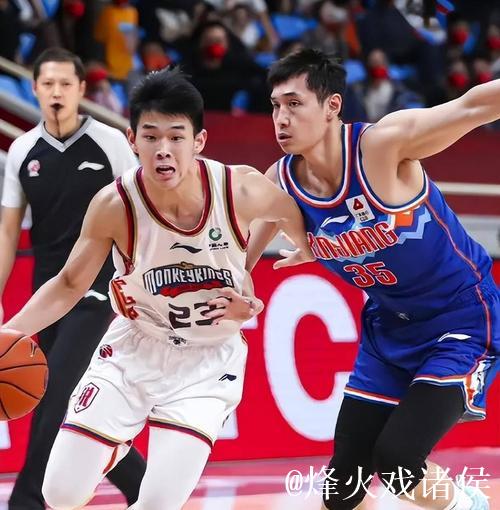 广东3人被罚下不敌江苏 林崴22+7同曦胜四川